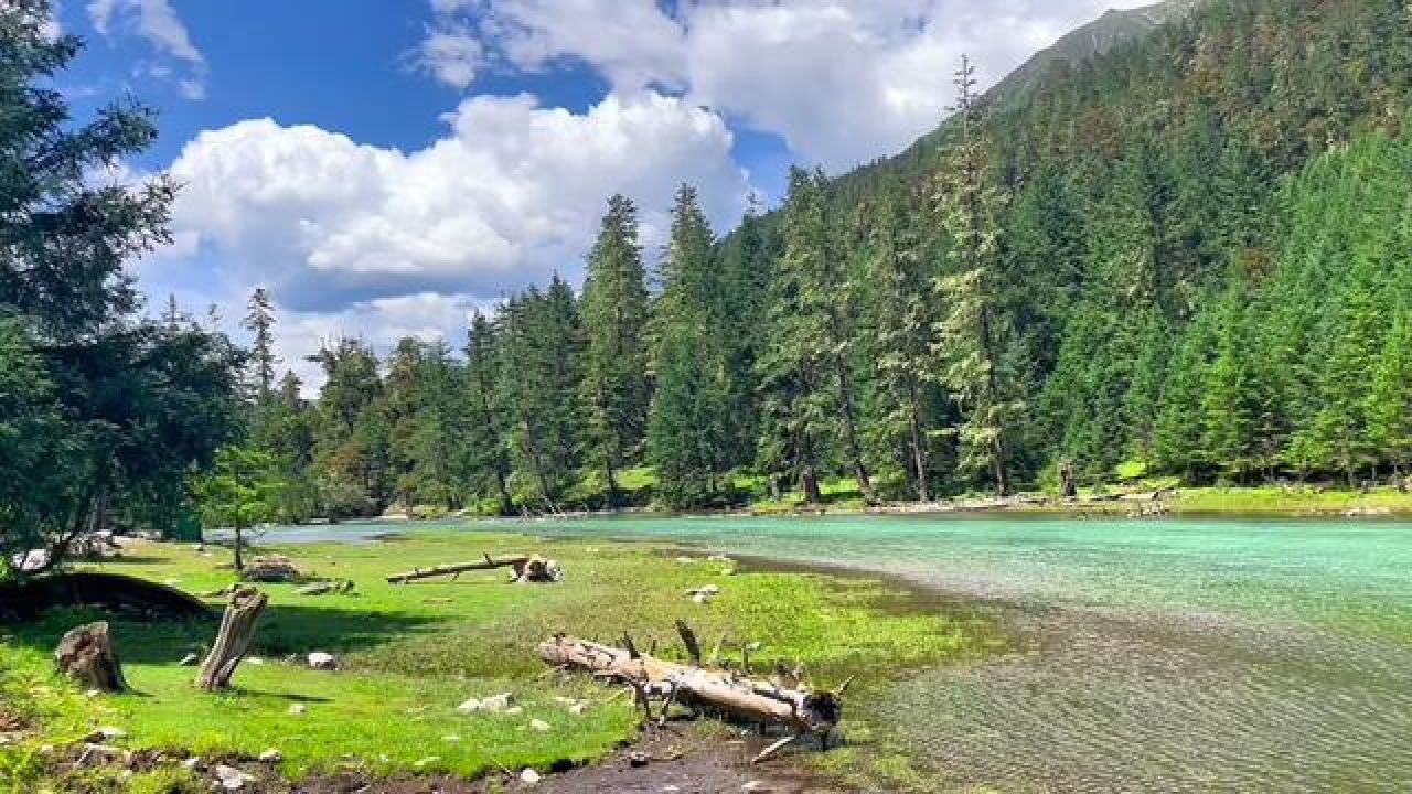 四川甘孜月亮湖·露营圣地!