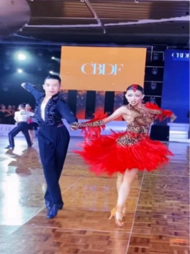 阳光自信的墨茉组合,者的榜样,太有魅力了