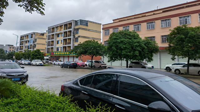 广西防城港暴雨预警升级为红色 伴有雷电大风