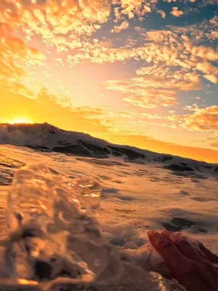别犹豫 立马艾特出你觉得世界上最最最漂亮的女孩来看海上的晚霞.