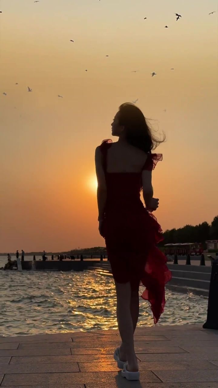 恍若自由人"#noidea舞蹈挑战#氛围感舞蹈#日落#逆光#夕阳下的背影