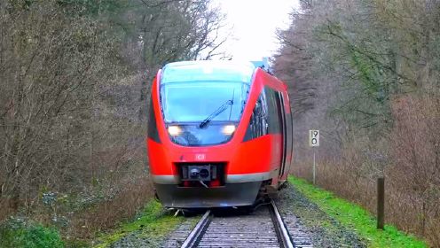 千吨火车出轨，看德国人如何复位，将火车掰回轨道#百科#纪录片