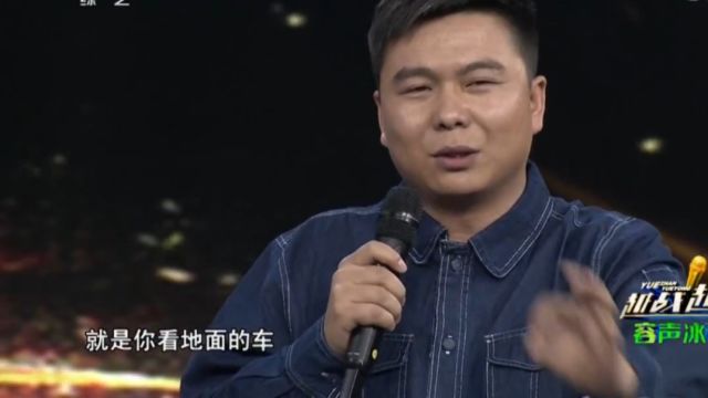 电力维修工人分享工作照,在导线上行走,堪称走钢丝