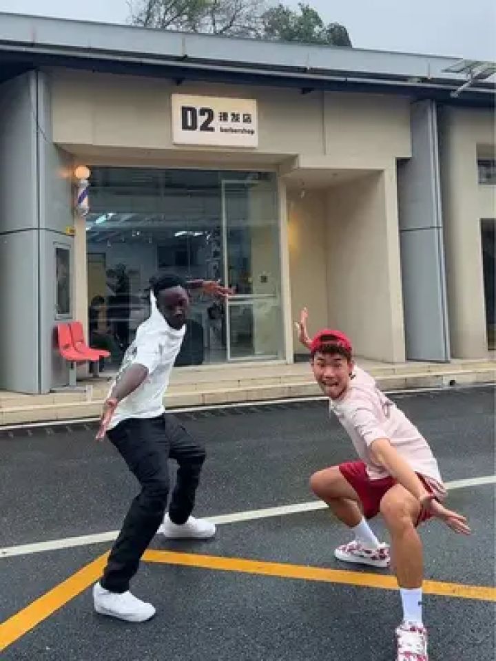 卖内的功夫! #功夫熊猫舞蹈#户外舞蹈