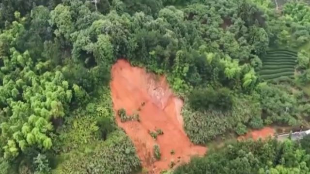 福建南平:出现持续强降雨,多处道路发生塌方