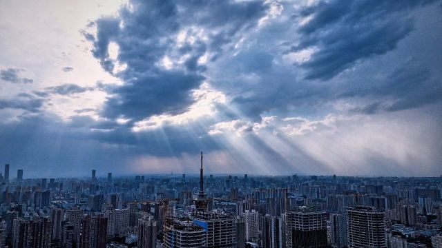 暴风雨来临前的天空