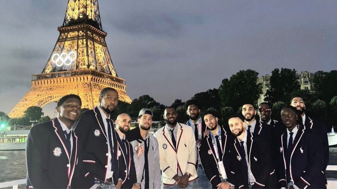 詹姆斯担任旗手正式亮相创造历史:梦之队全员合影埃菲尔铁塔曝光