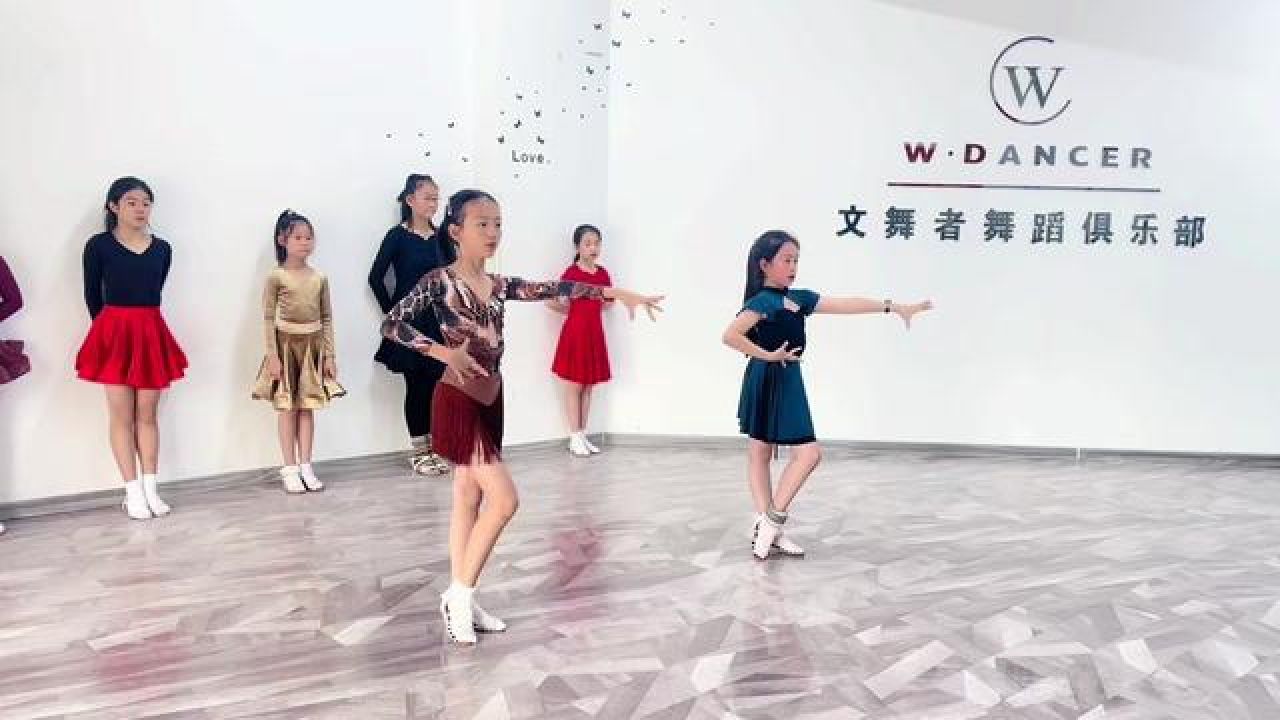 拉丁舞蹈演出照片（拉丁舞蹈照片大全集）《拉丁舞舞台照》