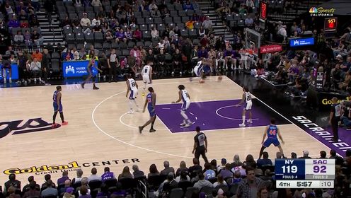 《NBA全场集锦》摧毁一切防守！阿奴诺比顺步突破杀入禁区重扣得手打停国王