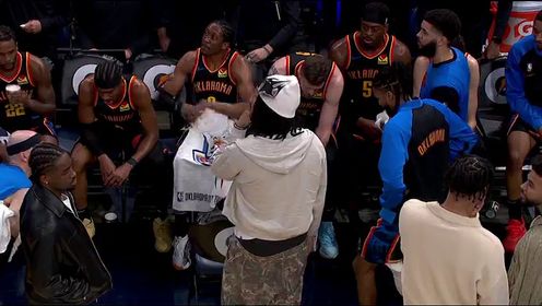 《俄克拉荷马雷霆》【回放】NBA常规赛：湖人vs雷霆第3节英文原声回放