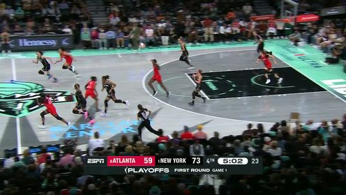 《WNBA》抓住对手失误！自由人长传冲吊反击得分杀死比赛悬念