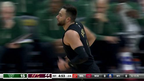《NBA骑士》抓住机会推反击 斯特鲁斯抢断后疾驰暴扣一条龙