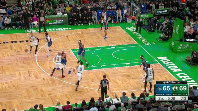 魔术vs凯尔特人五佳球 波尔津吉斯一抢三双手大力补扣打成2+1