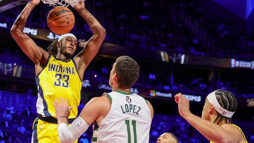 《TOP时刻》【原声】8日NBA十佳球 特纳霸王举鼎隔扣字母哥 詹姆斯超远logo三分精准命中