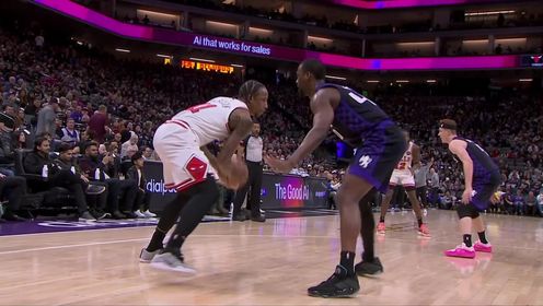 《NBA全场集锦》绝对的默契！福克斯人缝之中妙传萨博尼斯双手暴扣肆虐篮筐