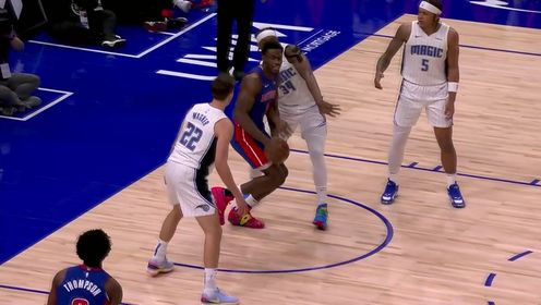 《NBA全场集锦》我命由我不由天！杜伦乱军从中紧握皮球强起上篮造成2+1