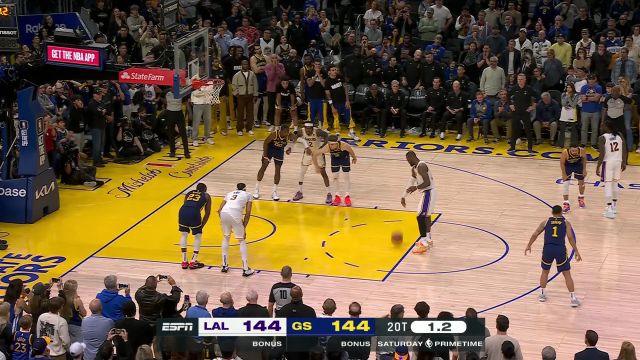 NBA春晚就此落幕！詹姆斯关键时刻两罚全中彻底终结比赛