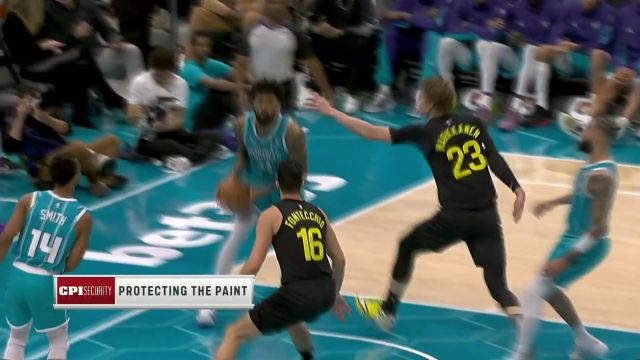 布里奇斯眼疾手快抢断反击 马丁击鼓传花连线连线理查兹双手暴扣