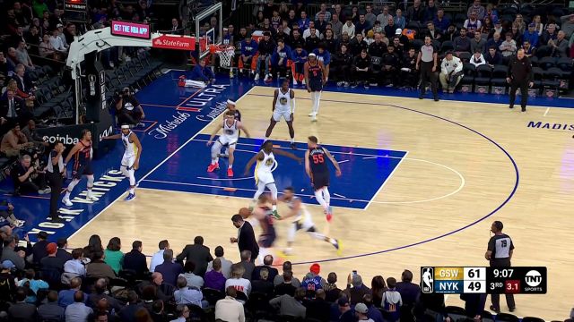 手拿把攥的进球 库里接库明加后场长传追身三分得手