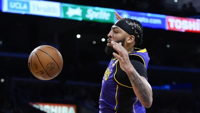 戴维斯vs雄鹿集锦 22+13大号两双赢球中流砥柱