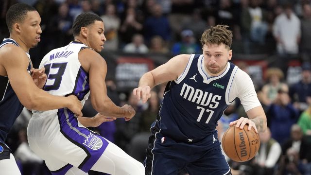 东契奇vs国王集锦 全场拿下28+10+17大号三双难救主