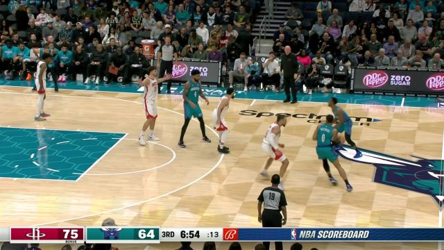 抓住失误推反击 火箭强硬防守连续抢断反击拿分