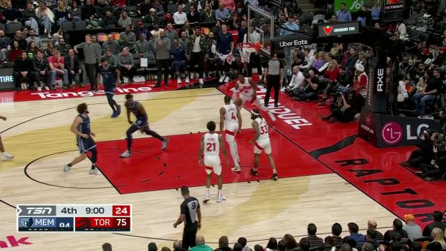 扛起球队进攻重任！小贾伦-杰克逊篮下一柱擎天抢到进攻篮板完成暴力补扣