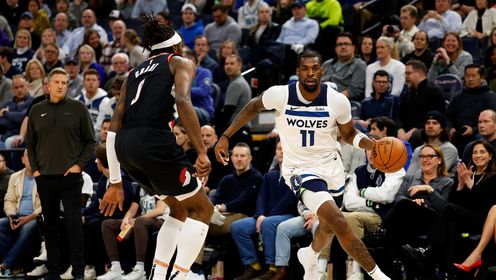 《TOP时刻》【原声】13日NBA十佳球 里德神兵天降炸裂隔扣 约老师灵光乍现脑后施展妙传
