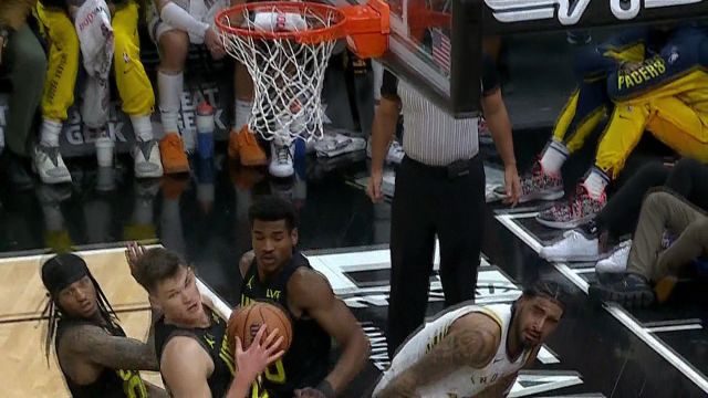 眼皮底下不容造次！阿巴吉身后大帽制裁托平