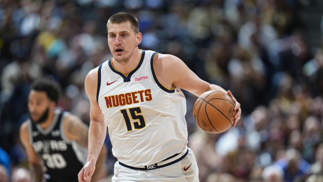 约基奇vs马刺集锦 狂砍42+16飞天遁地助队取胜