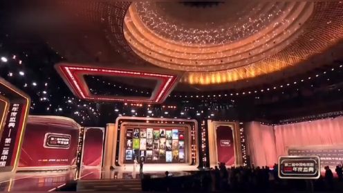 中国电视剧年度盛典，黄晓明担任主持人，受访称很紧张不是本职工作