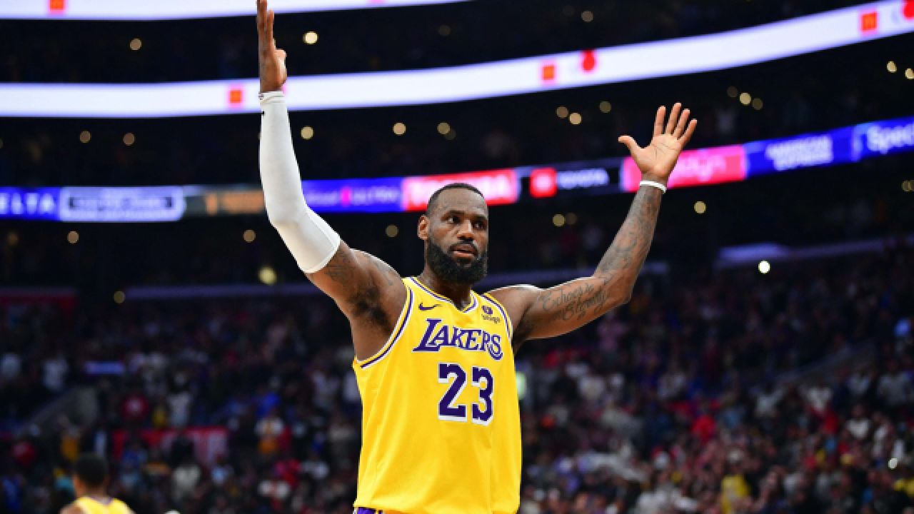 詹姆斯vs奇才集锦:狂砍31 9 加时统治全场 离4万分就差9分