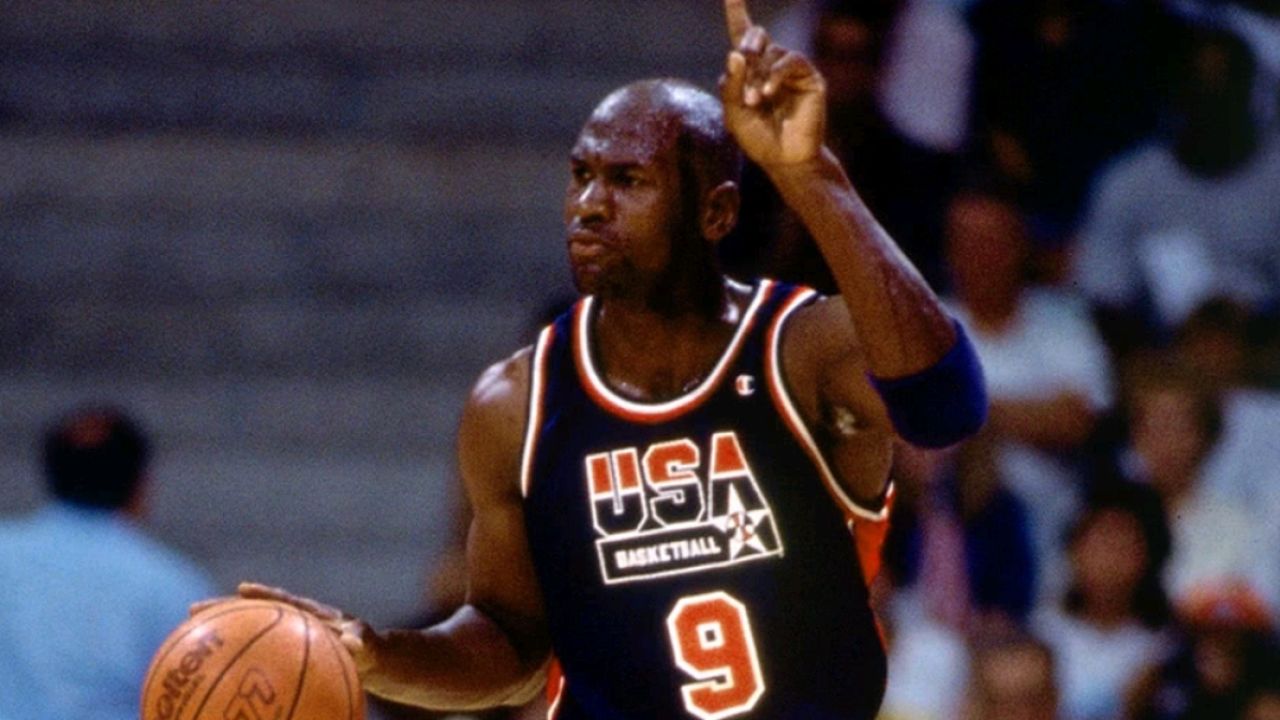 美国梦一队的乔丹有多强?场均净胜对手40分,却被一群大学生吊打