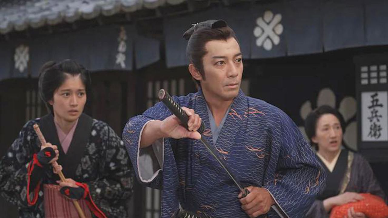 古代武士穿越到现代拍动作片？开始无人问津，却凭口碑逆袭出圈的黑马喜剧《穿越武士》_高清1080P在线观看平台_腾讯视频