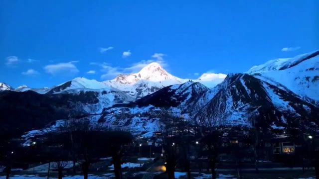 高加索旅拍团卡兹别克峰雪山