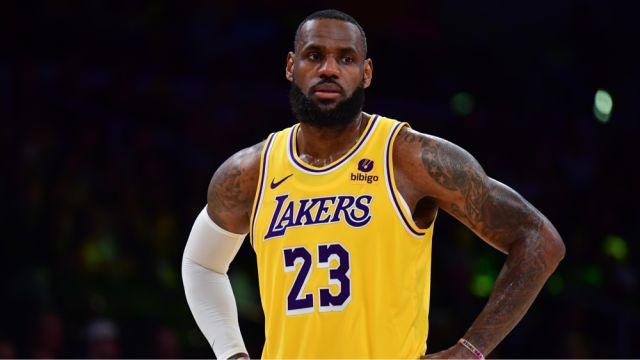 压力太大！锦标赛后詹姆斯工作量暴增，场均进攻+触球+出场时间都增加