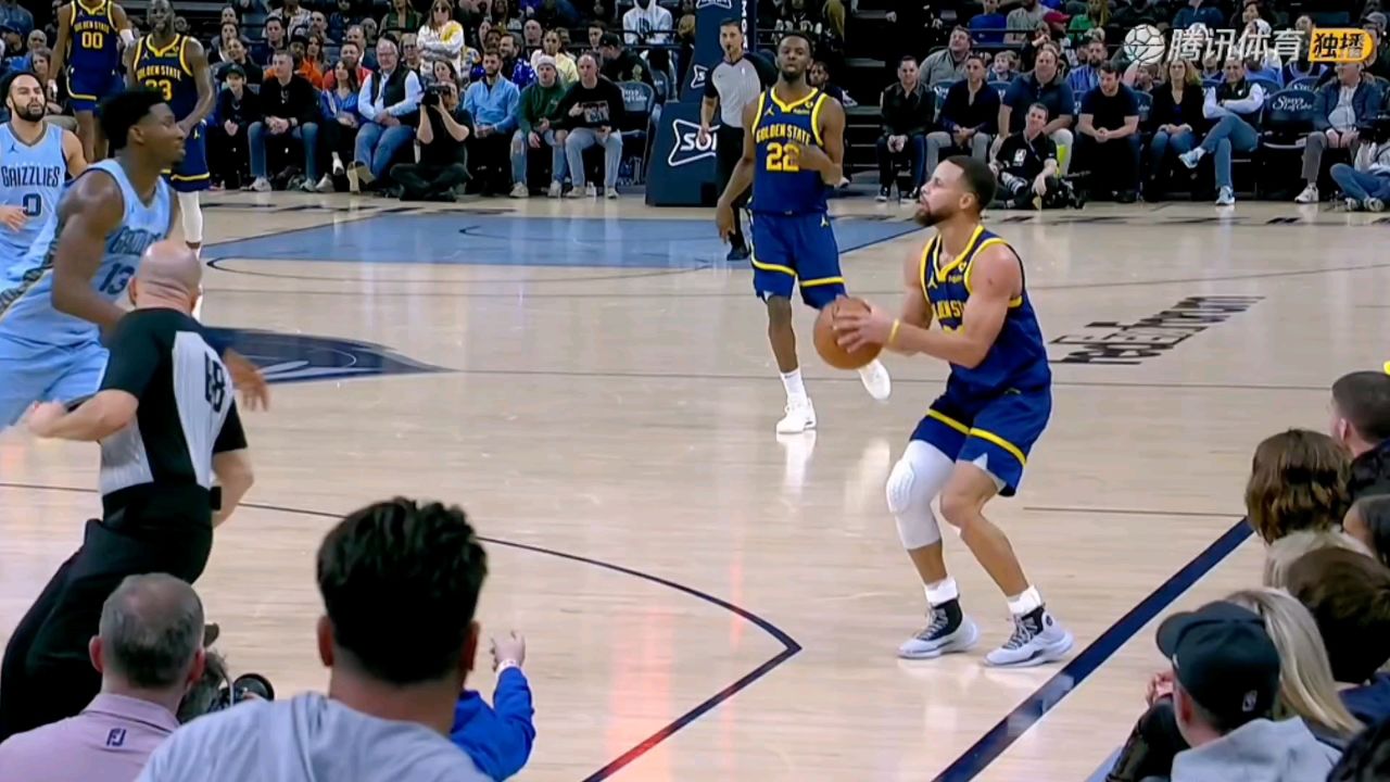 库里关键三分戏剧踩线被扣 萌神一脸懵:我再进一个不就得了