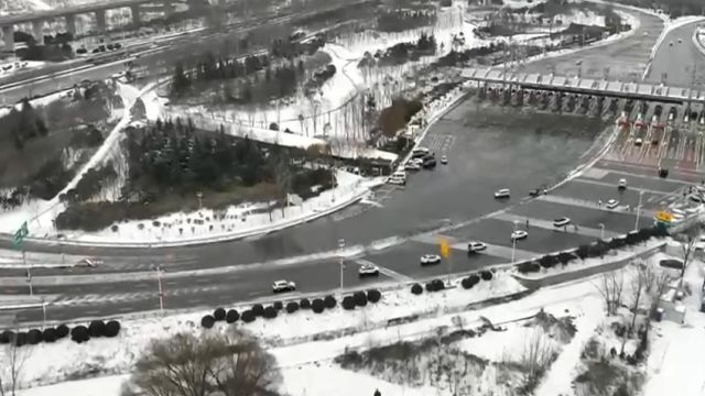 河南迎大范围降雪,交通出行受到影响