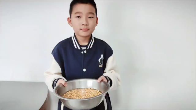 孩子做豆腐视频1