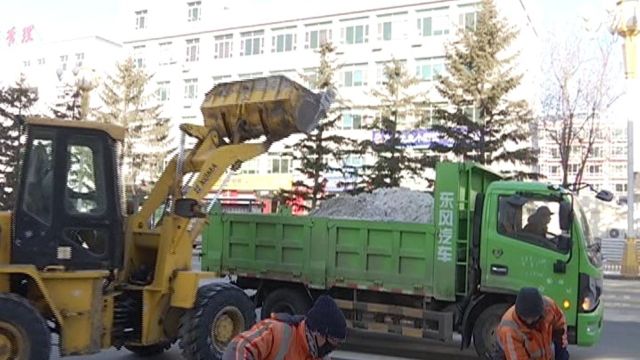 环卫工人不惧严寒呵护城市环境卫生