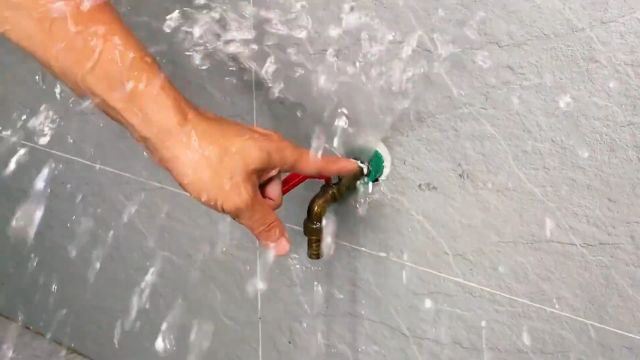 DIY水电维修神器,小伙独家技巧解决开关阀漏水困扰!开关阀漏水不再烦恼 ,小伙教你特殊混