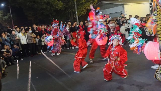 20240214民俗文化“跑马灯”最小的才六岁