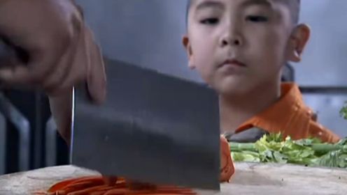 5岁小孩参加厨神大赛，刀工让大厨看呆，最终赢得比赛成为厨神