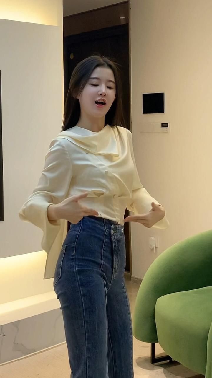 小思思头条号: #越南鼓甜舞上新了 别感觉 就是为了追你才发的