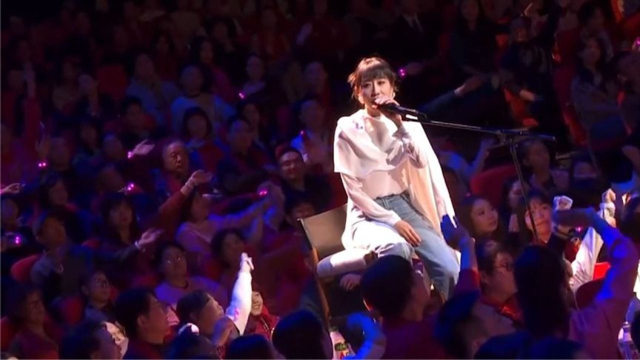一群唱歌的干不过一个演戏的,任素汐唱哭央视的唱功有多狠!