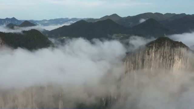 湖北恩施:雨霁云海缥缈处,群峰掩翠如画卷