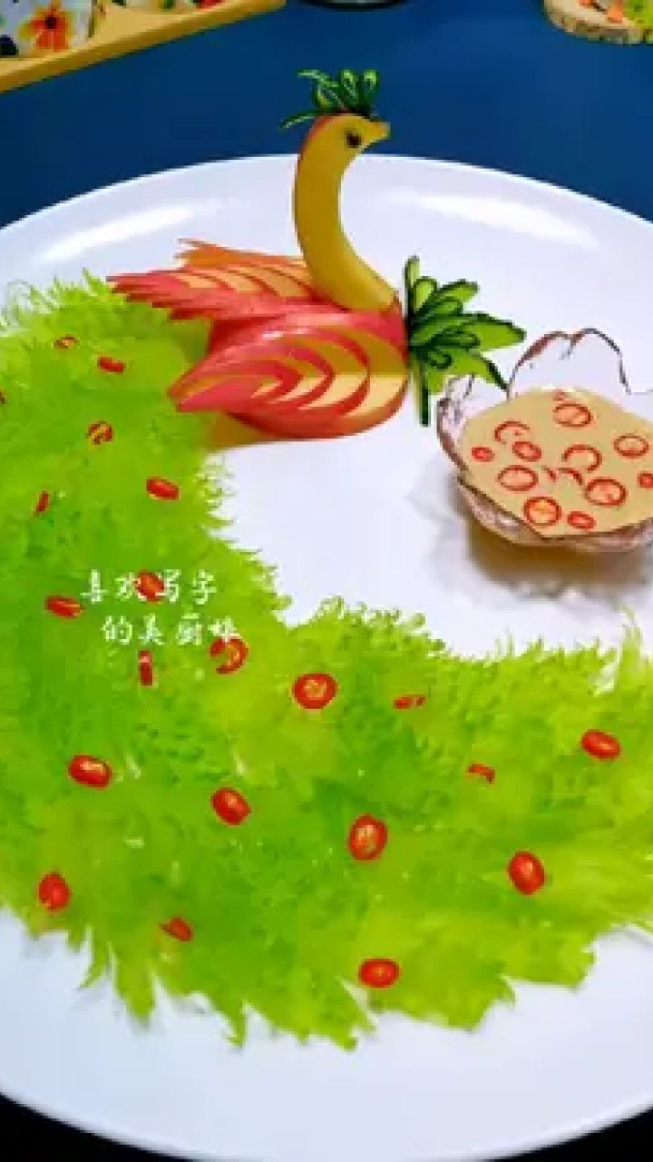 最简单的孔雀造型,一看就会,你也来试试吧#创意果盘