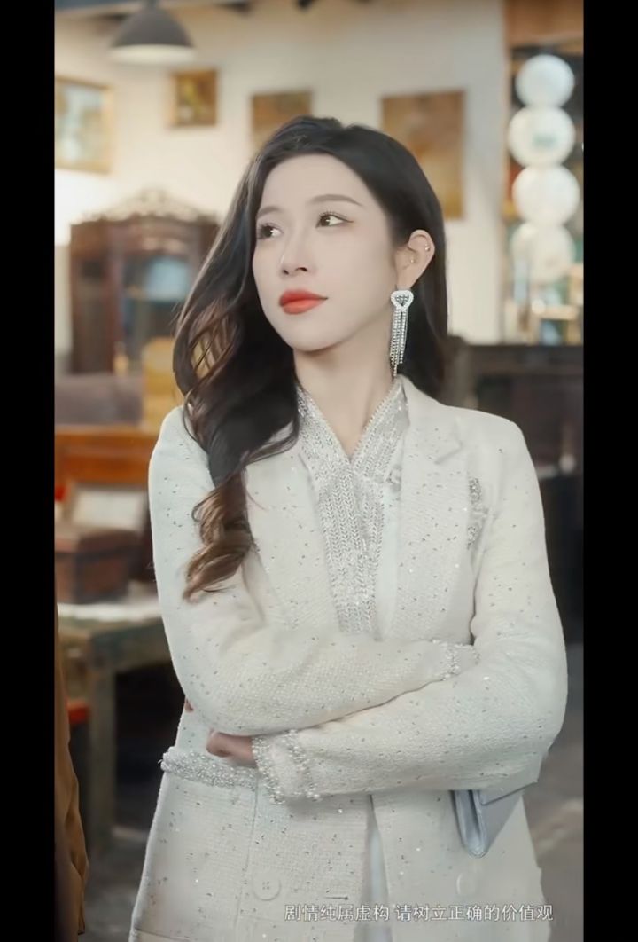 热播推荐《师姐风华绝代,少爷隐龙归来》【下】正片