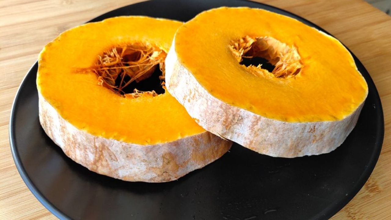 最近很火的南瓜豆沙包做法,又暄又软,没菜也能吃到撑,太香了!