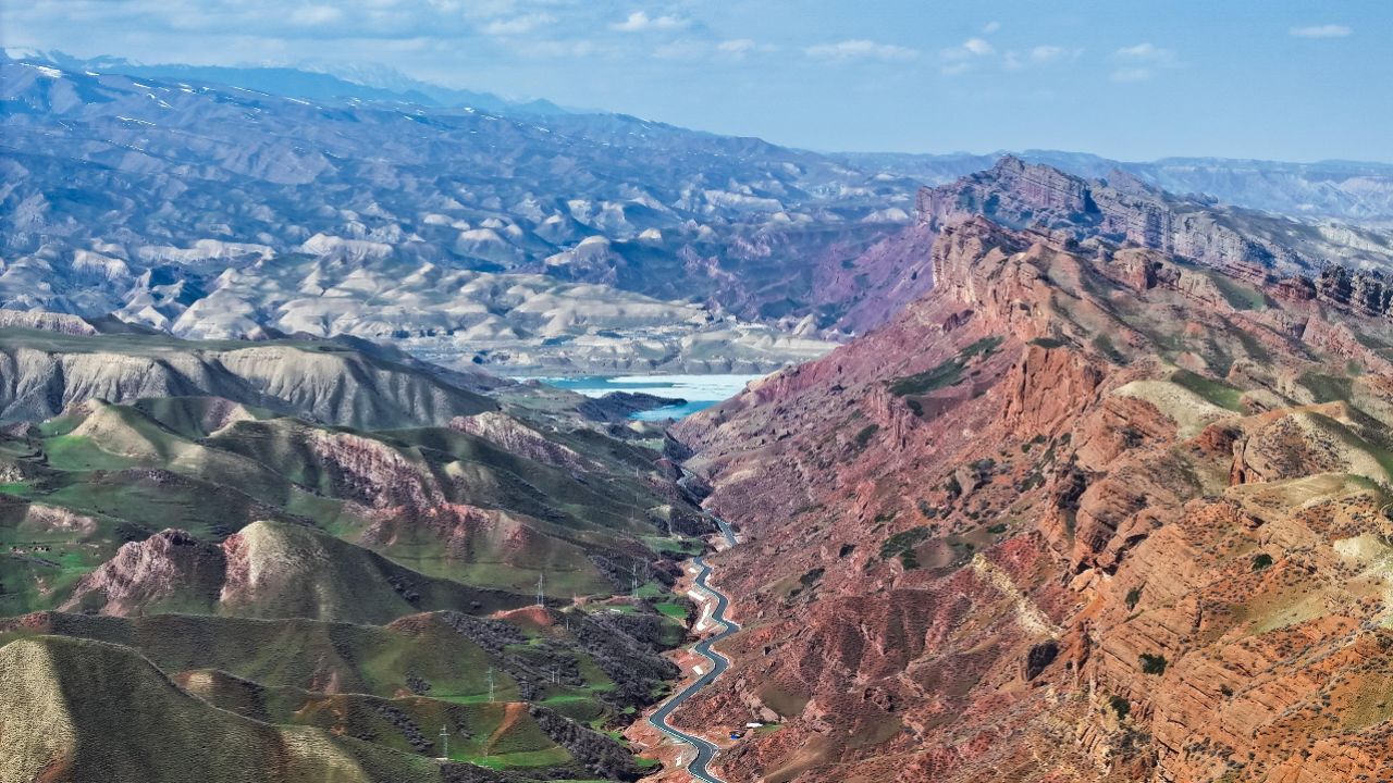 千城胜景丨新疆呼图壁县:百里丹霞百里画